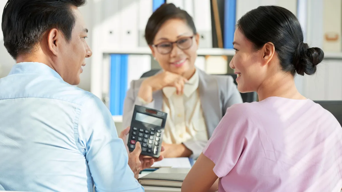 Ngân hàng bắt đầu giảm lãi vay: Có nên vay ngay lúc này?